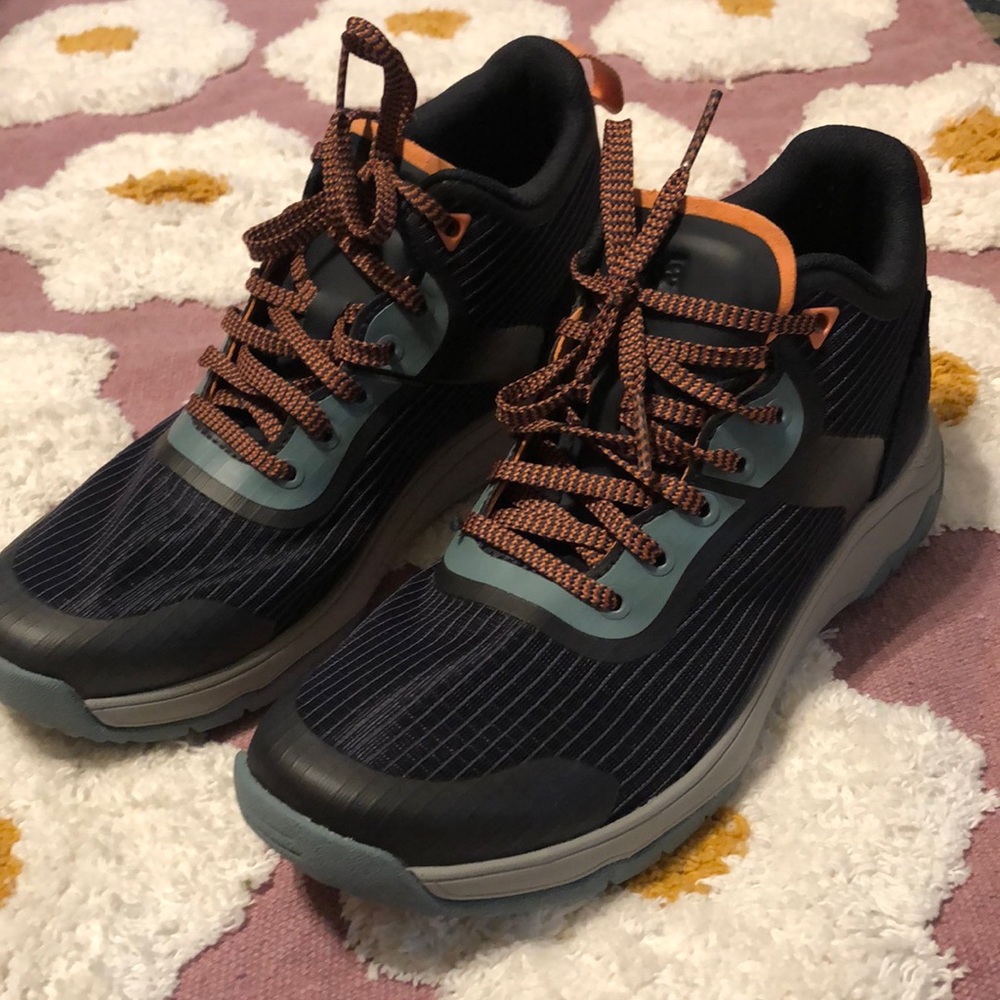 💚❗️MAKE AN OFFER❗️Teva gateway mid hiker boots.